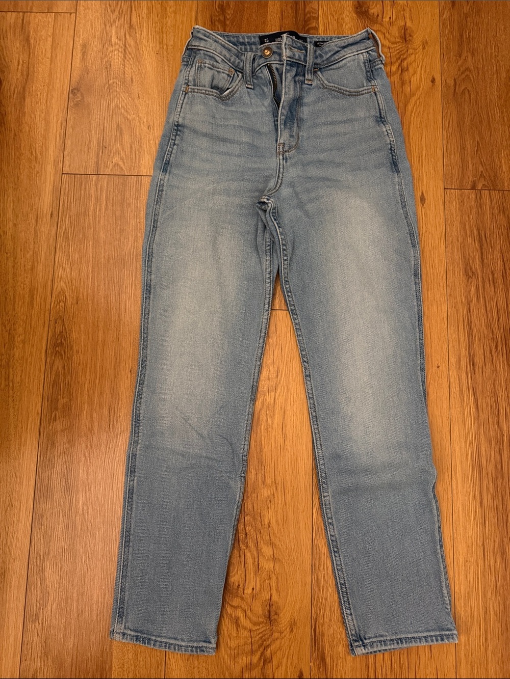 Hollister women’s Light Wash mom jeans ultra high rise
